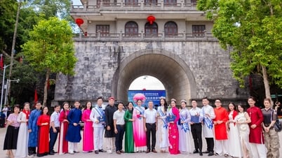 Delegasi Departemen Kebudayaan, Olahraga, dan Pariwisata Lang Son berpartisipasi dalam Festival Pariwisata Perbatasan Tiongkok-Vietnam 2025