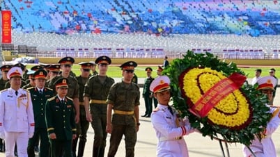 ロシア、ラオス、カンボジアの兵士がホーチミン主席の廟を訪問