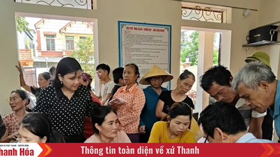 Komune Dinh Hoa mengerahkan kader untuk pergi ke desa guna memberikan hadiah kepada masyarakat pada tanggal 2 September.