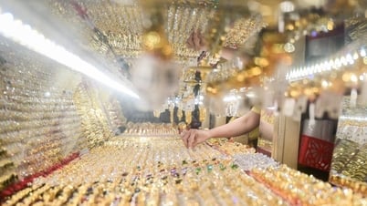 Giá vàng tăng dựng đứng, nhà đầu tư nín thở chờ cú phá đỉnh lịch sử
