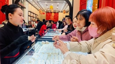 Giá vàng chiều nay 4/8/2025: Giá vàng trong nước và thế giới giảm nhẹ do chốt lời