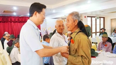 Đồng Tháp: Đưa 67 người có công tham quan Thủ đô Hà Nội