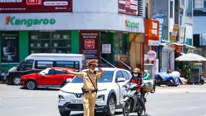 Cán bộ, chiến sĩ Công an Thủ đô “vượt nắng” thực hiện nhiệm vụ