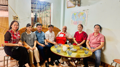 Sở Dân tộc và Tôn giáo thăm và tặng quà gia đình chính sách