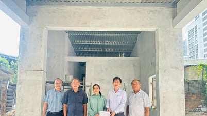 Phường Hải Vân trao 5 triệu đồng hỗ trợ đột xuất cho hộ đặc biệt khó khăn