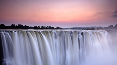 Trải nghiệm tại Victoria Falls: Dòng thác kỳ vĩ nối liền hai quốc gia châu Phi