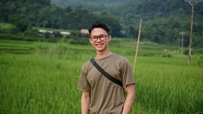 យុវជន​រូប​នេះ​បាន​ធ្វើ​គំរូ​ចិញ្ចើម​ផ្លូវ​ទីក្រុង​ហាណូយ​ចុះ​ទៅ​គ្រប់​ដុំ​ឥដ្ឋ និង​ខ្សែ​អគ្គិសនី។