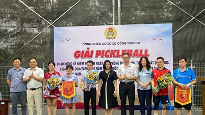 Công đoàn cơ sở Sở Công Thương tổ chức Giải Pickleball thuộc các hoạt động Tháng Công nhân vàTháng hành động về An toàn vệ sinh lao động năm 2025 gắn với kỷ niệm 50 năm Giải phóng miền Nam, thống nhất đất nước (30/4/1975-30/4/2025), 139 năm Ngày Quốc tế Lao động (1/5/1886 - 1/5/2025) và 135 năm Ngày sinh Chủ tịch Hồ Chí Minh (19/5/1890 - 19/5/2025)