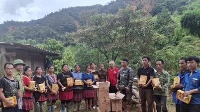 Trao gần 665 triệu đồng cứu trợ khẩn cấp người dân Điện Biên và Sơn La