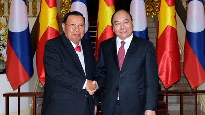 Thủ tướng Nguyễn Xuân Phúc hội kiến Tổng Bí thư, Chủ tịch nước Lào