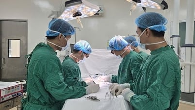 Người đàn ông bị xe tải cán bụng, nhiều tạng giập nát đang hồi phục ngoạn mục