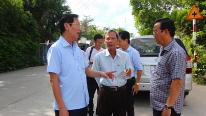 Phó Chủ tịch UBND tỉnh An Giang Lê Văn Phước kiểm tra tiến độ thi công Đường tỉnh 948 và giải ngân vốn đầu tư công
