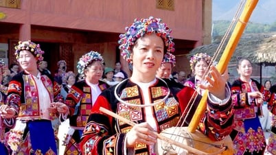 Sắc váy Lô Lô trong điệu vòng ngày hội