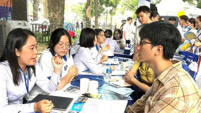 Before 5:00 p.m. on August 5, candidates must complete payment of the registration fee for university and college admission in 2025.