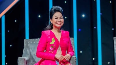 Ca sĩ Thùy Trang tiết lộ từng khóc nức nở vì xấu hổ khi được khán giả tặng hoa và tiền