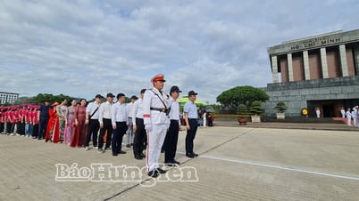 Công ty Tân Đệ: Tổ chức hành trình cùng con về thăm Lăng Bác