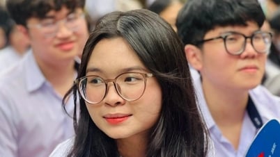 Sinh viên nhận cả trăm triệu và điểm chuẩn ngành sư phạm “nóng hơn lửa"