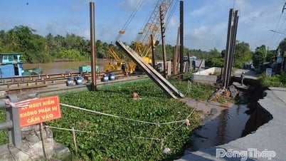 Khẩn trương khắc phục điểm sạt lở trên huyện lộ 34 đoạn qua xã Long Hưng