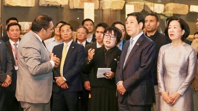Chủ tịch nước và Phu nhân thăm Đại Bảo tàng Ai Cập