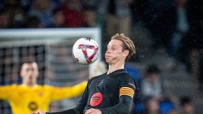 Barca ra tối hậu thư cho De Jong