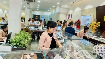 Giá vàng hôm nay 5/8: Giá vàng trong nước cao hơn thế giới 12 triệu đồng