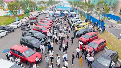 VinFast chính thức bàn giao dòng xe MPV 7 chỗ Limo Green