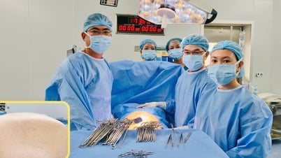 Lấy khối u buồng trứng nặng 20kg - to nhất từ trước đến nay tại Bệnh viện Từ Dũ