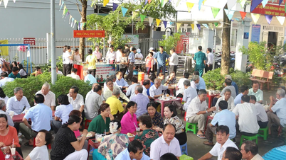 Lãnh đạo phường Thủ Dầu Một, TPHCM: Cà phê, ăn sáng với người dân
