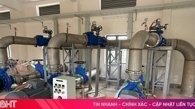 Thiếu nước sạch bên... nhà máy nước sạch