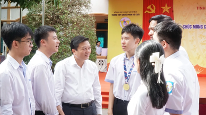 Lãnh đạo tỉnh Nghệ An chúc mừng học sinh đạt giải Olympic khu vực, quốc tế 2025
