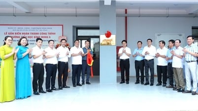 Bình Minh: Gắn biển công trình Trường Tiểu học Bình Minh A chào mừng Đại hội đại biểu Đảng bộ xã lần thứ I