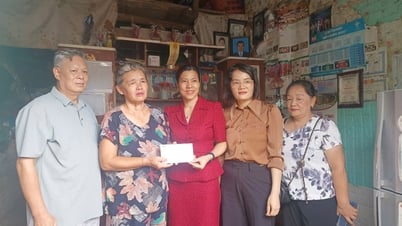 Phường Nùng Trí Cao thăm, tặng quà các gia đình hộ nghèo - Báo Cao Bằng điện tử