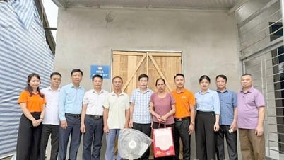 Bàn giao nhà Đại đoàn kết cho hộ nghèo tại phường An Tường
