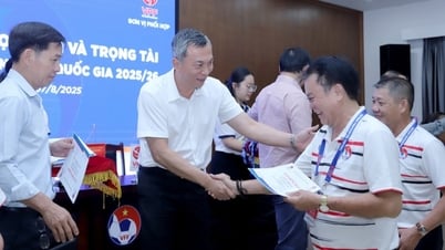 Chủ tịch VFF nhắn nhủ các trọng tài giám sát bản thân nghiêm túc hơn