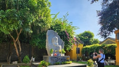 Người ở lại cùng phố cổ