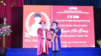 Phân hiệu Học viện Hành chính và Quản trị công tại Đà Nẵng trao bằng tốt nghiệp cử nhân