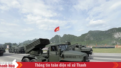 Entraînement aux manœuvres du véhicule pour effectuer la mission A80 sur la place Ba Dinh