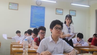 Phòng chuyên môn UBND cấp xã có thẩm quyền gì trong việc quản lý giáo viên?