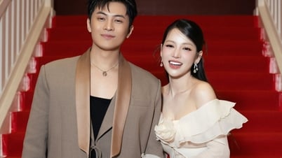 プカさんは良い知らせを受けて、夫のギン・トゥアン・キエットさんと特別なことをして輝いている。
