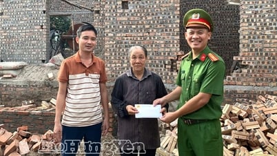 Công an xã Châu Ninh bàn giao kinh phí hỗ trợ xây dựng nhà ở cho các hộ khó khăn