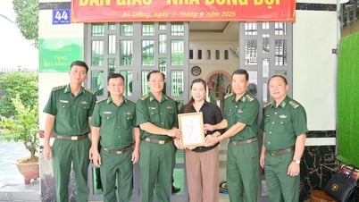 Bộ đội Biên phòng tỉnh An Giang bàn giao 3 căn nhà Đồng đội