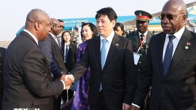 (Ảnh) Lễ đón Chủ tịch nước Lương Cường tại sân bay quốc tế ở thủ đô Luanda