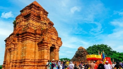Khai thác thế mạnh du lịch ven biển