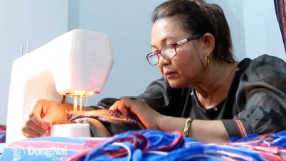 Khi thổ cẩm được cách tân thành trang phục hiện đại