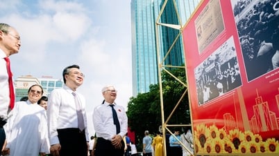 TP.HCM khai mạc triển lãm ảnh 'Vinh quang 80 năm Quốc hội Việt Nam'
