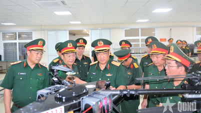 Thượng tướng Phạm Hoài Nam kiểm tra và làm việc tại Nhà máy Z113