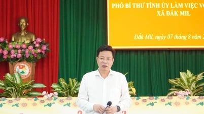 Phó Bí thư Tỉnh ủy Lưu Văn Trung làm việc với xã Đắk Mil