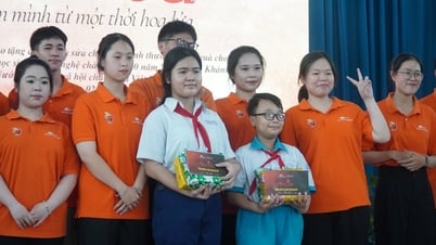 Sinh viên gây quỹ, sửa nhà cho cựu chiến binh