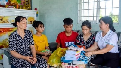 Tấm lòng những người mẹ đỡ đầu