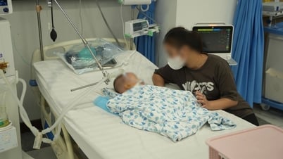 Hà Nội: Bé 1 tuổi co giật, thở máy vì uống tinh đầu đuổi muỗi thảo dược